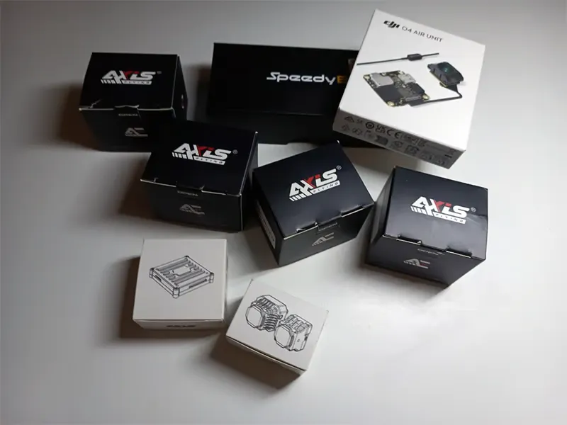 Весь сетап в заводской упаковке на столе