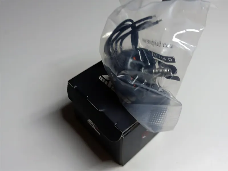 Распаковка Axisflying AE2207 V2: мотор на заводской коробке в целофановой пленке