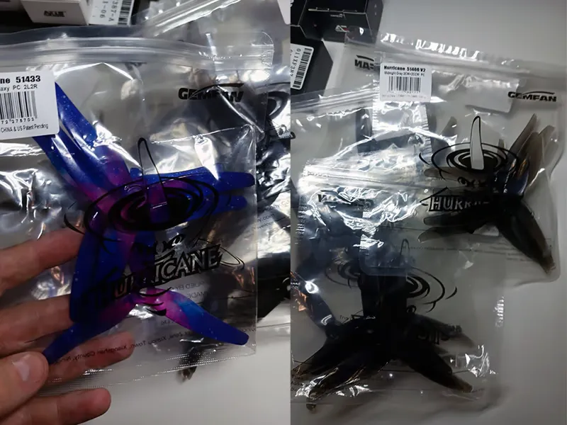 Пропеллеры: Gemfan в заводской упаковке в руке и на столе